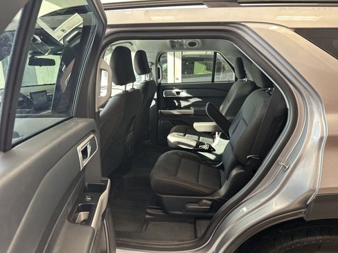 Used 2022 Ford Explorer XLT image 7