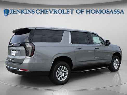 New 2026 Chevrolet Suburban LT w/ Comfort Package AWD/4WD image 4
