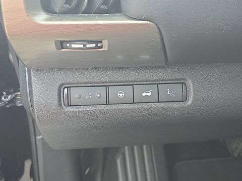 Used 2025 Nissan Pathfinder Platinum w/ Cargo Package FWD image 26