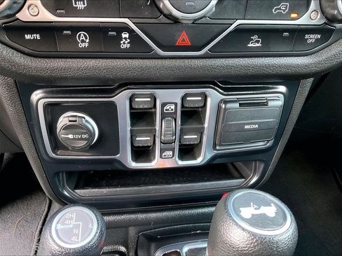Used 2024 Jeep Wrangler Unlimited Sport AWD/4WD image 12