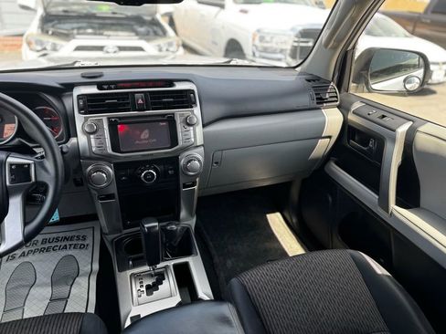 Used 2012 Toyota 4Runner SR5 w/ Convenience Pkg AWD/4WD image 21