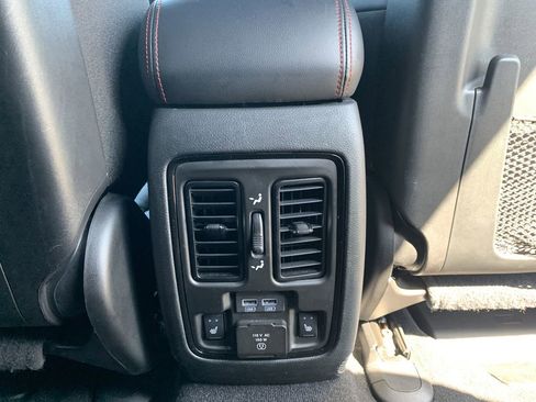 Used 2025 Dodge Durango GT AWD/4WD image 8
