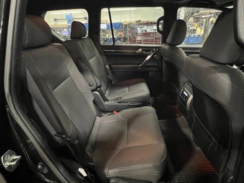 Used 2023 Lexus GX 460 Premium image 17