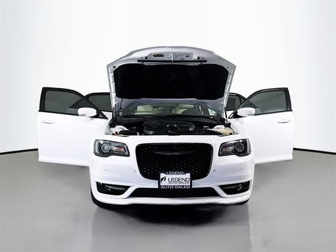 Used 2023 Chrysler 300 Touring L image 25