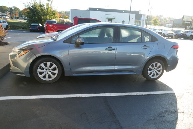 Used 2025 Toyota Corolla LE FWD image 11