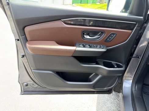Used 2025 Honda Pilot Elite image 11