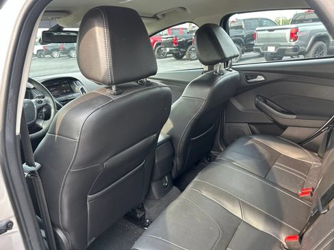Used 2012 Ford Focus Titanium FWD image 31