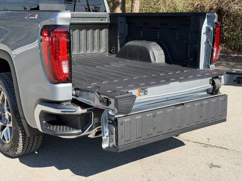 New 2026 GMC Sierra 1500 SLT image 15