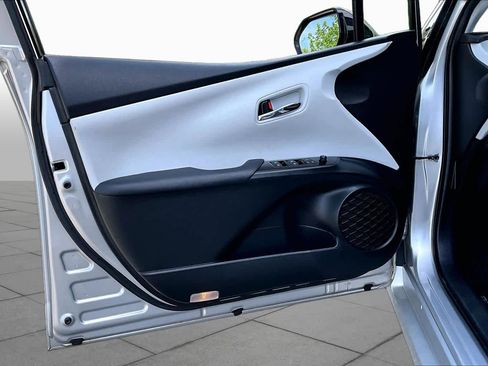 Used 2018 Toyota Prius Two w/ Prius Two Safety Plus Package FWD image 22