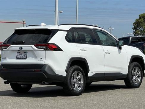 Certified 2022 Toyota RAV4 LE AWD/4WD image 2