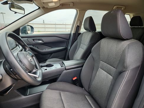 Used 2024 Nissan Rogue SV image 13