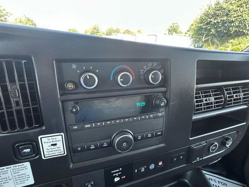 Used 2021 GMC Savana 3500 Extended w/ Power Convenience Package RWD image 13