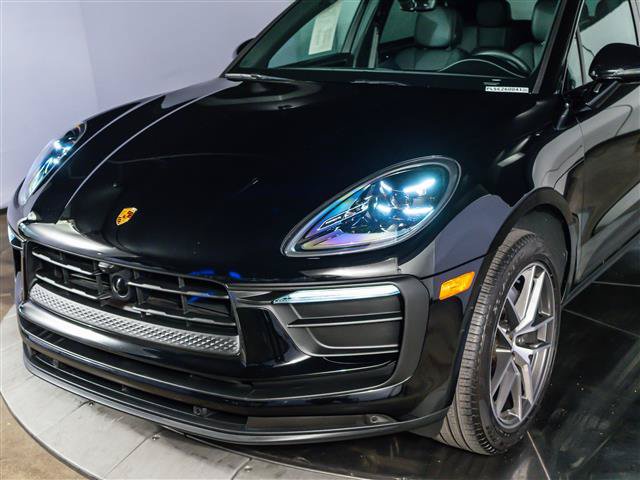 Used 2026 Porsche Macan AWD/4WD image 11