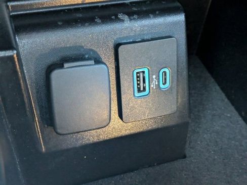 Used 2023 Ford Explorer Limited w/ Limited Technology Package image 19