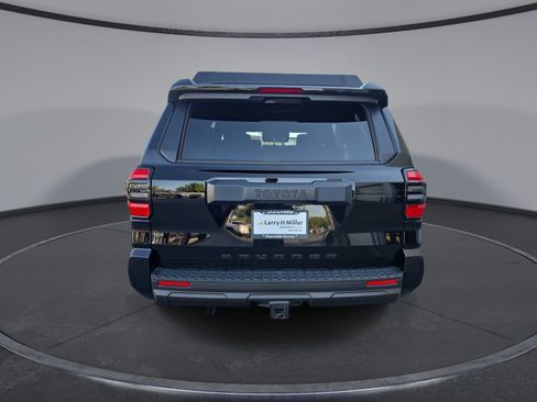 Used 2025 Toyota 4Runner SR5 AWD/4WD image 12