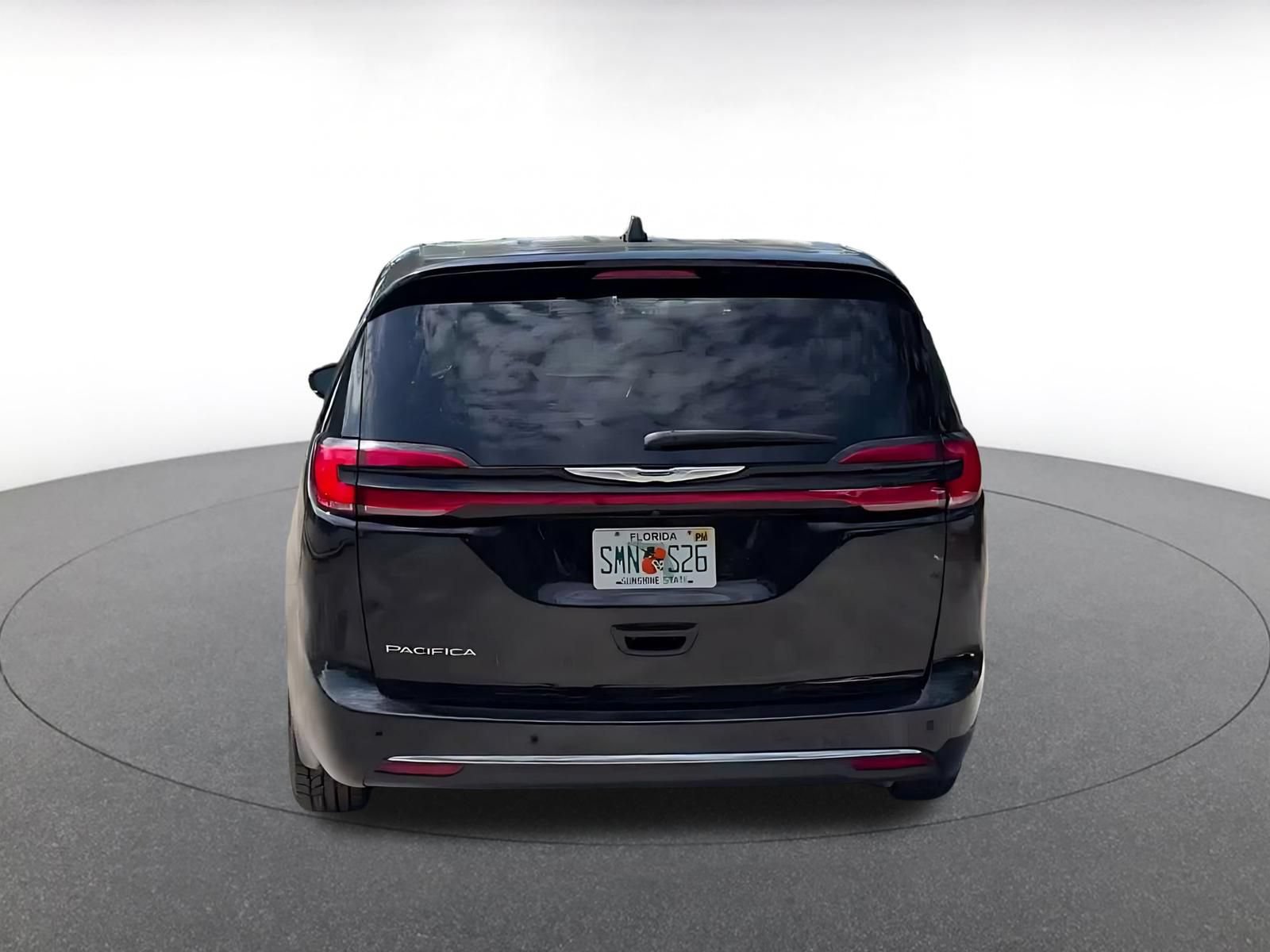 Used 2025 Chrysler Pacifica Select FWD image 12