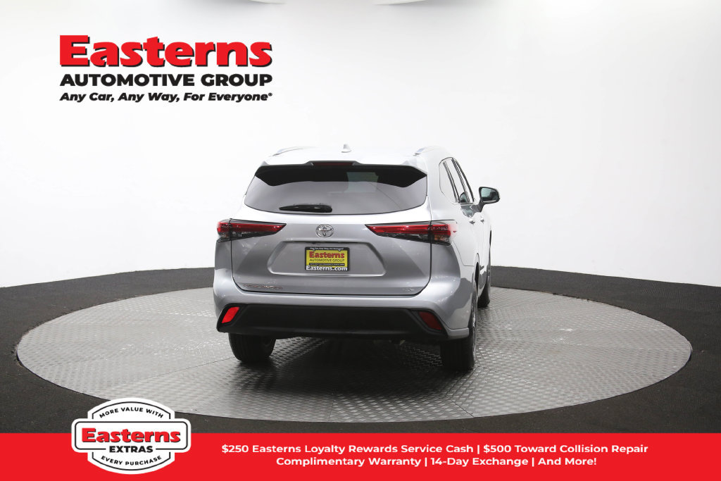 Used 2021 Toyota Highlander XLE FWD image 44