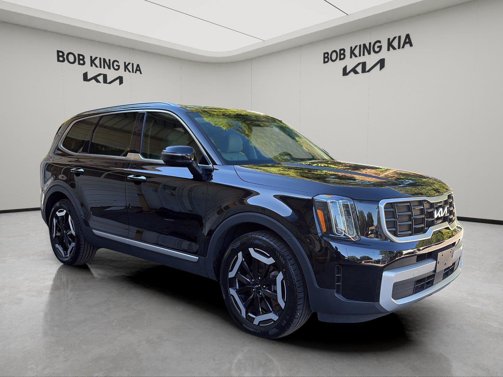 Used 2023 Kia Telluride S w/ S Sunroof Package FWD image 7