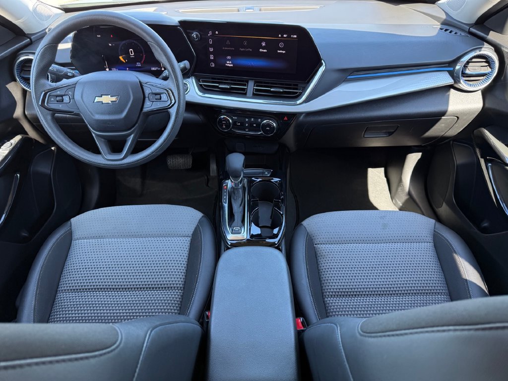 Used 2025 Chevrolet Trax LT FWD image 20