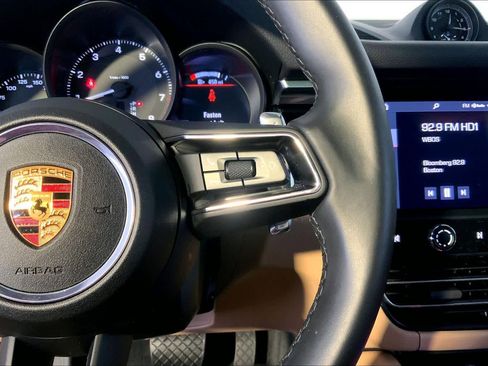 Used 2025 Porsche Macan image 28