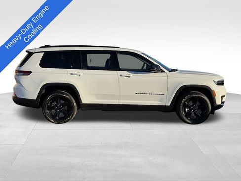 New 2025 Jeep Grand Cherokee L Altitude image 10