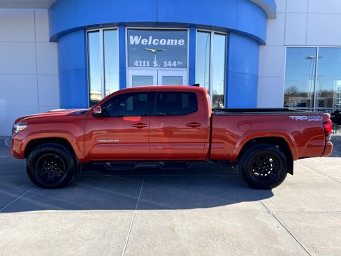 Used 2018 Toyota Tacoma TRD Sport image 1