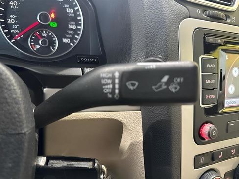 Used 2015 Volkswagen Eos Komfort FWD image 18