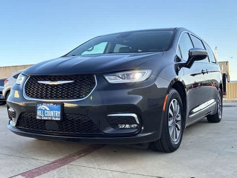 Used 2023 Chrysler Pacifica Limited FWD image 11