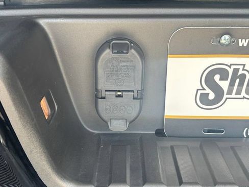 Used 2018 Chevrolet Colorado LT AWD/4WD image 32
