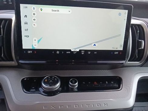 Used 2025 Ford Expedition Active image 22