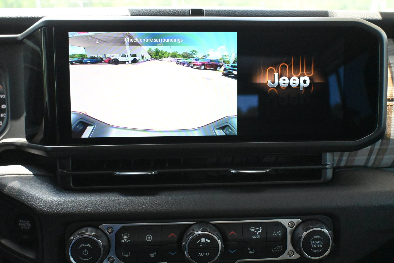 New 2026 Jeep Gladiator Sport AWD/4WD image 13
