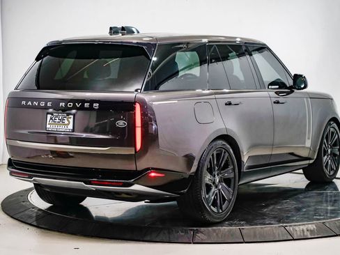 Used 2023 Land Rover Range Rover SE image 4