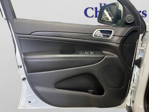 Used 2020 Jeep Grand Cherokee Laredo AWD/4WD image 12