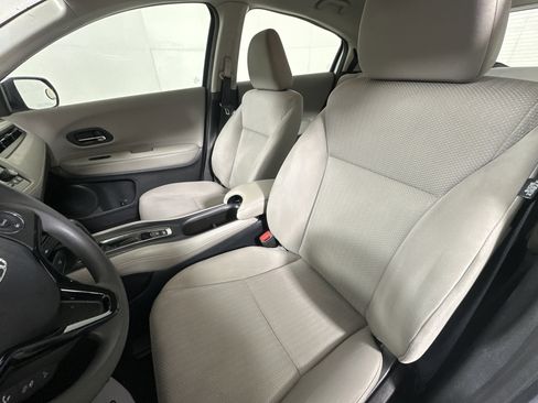 Used 2017 Honda HR-V LX image 9