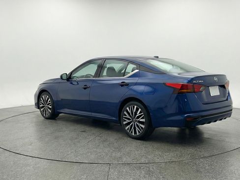 Used 2025 Nissan Altima 2.5 SV image 6