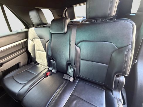 Used 2016 Ford Explorer XLT w/ Equipment Group 202A AWD/4WD image 15