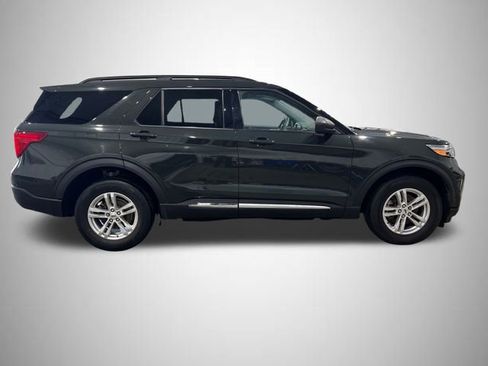 Used 2022 Ford Explorer XLT w/ Equipment Group 202A image 6
