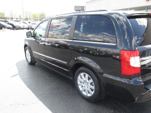 Used 2012 Chrysler Town & Country Touring-L w/ Driver Convenience Group image 42
