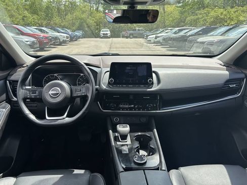 Used 2023 Nissan Rogue SL AWD/4WD image 9