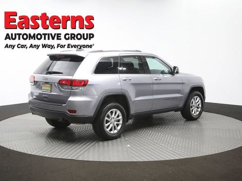 Used 2021 Jeep Grand Cherokee Laredo AWD/4WD image 39