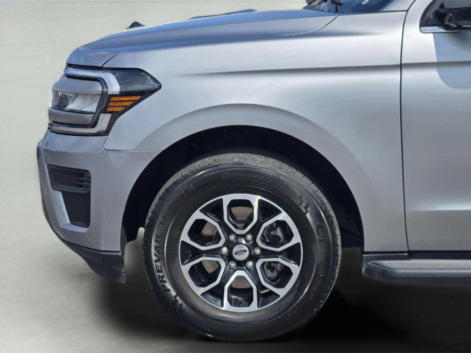 Used 2024 Ford Expedition XLT RWD image 9