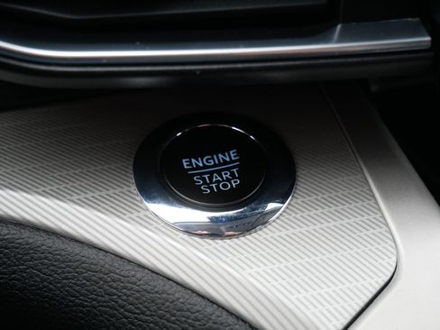 Used 2023 Ford Explorer XLT w/ Equipment Group 202A image 40