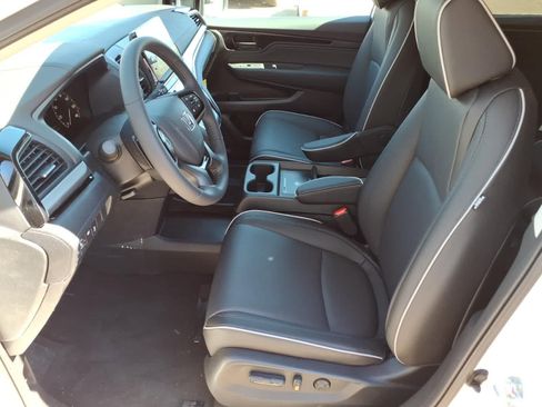 New 2026 Honda Odyssey Touring image 13