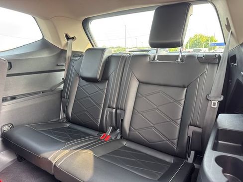Used 2024 Volkswagen Atlas SE FWD image 12