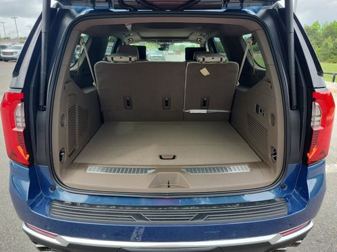 New 2026 GMC Yukon XL Denali w/ Denali Reserve Package AWD/4WD image 8