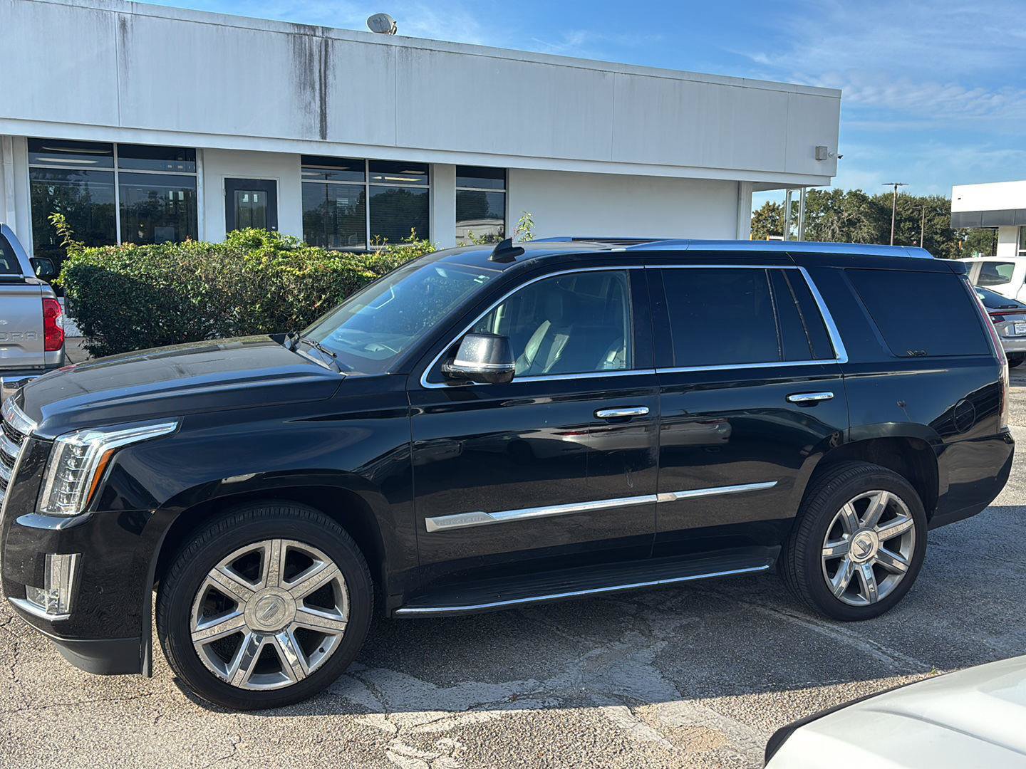 Used 2020 Cadillac Escalade Luxury RWD image 4