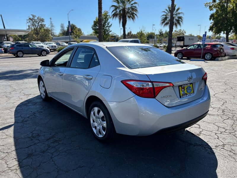 Used 2016 Toyota Corolla LE FWD image 5