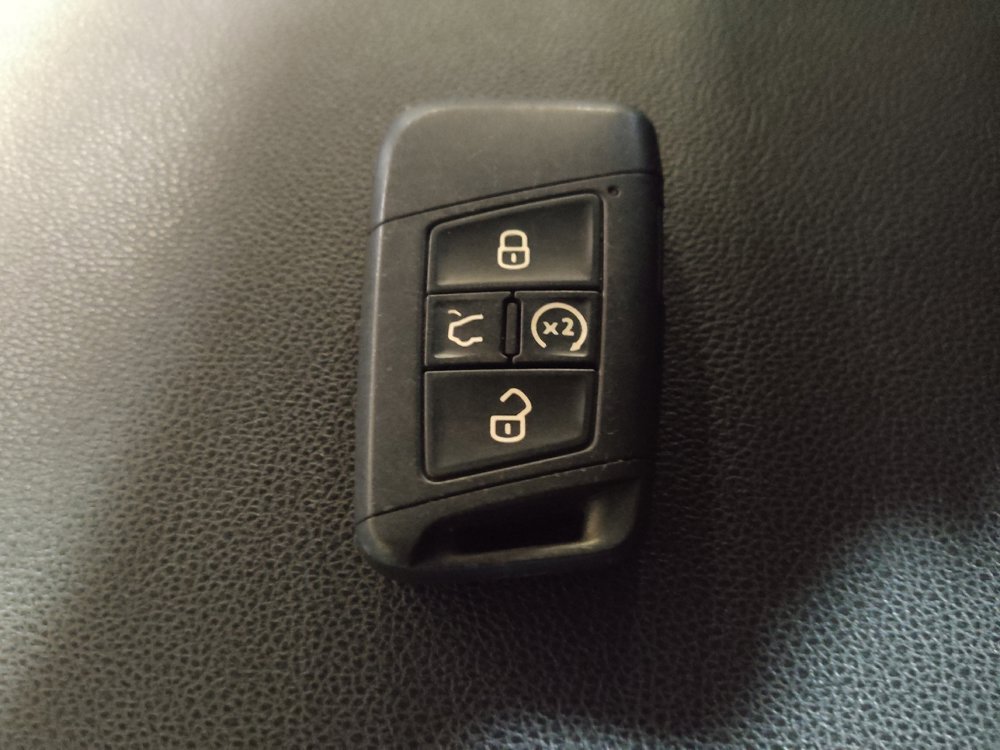 Used 2020 Volkswagen Atlas Cross Sport SEL Premium AWD/4WD image 32