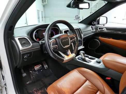 Used 2016 Jeep Grand Cherokee SRT image 13