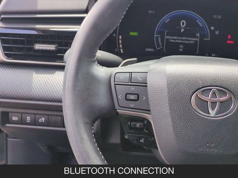 Used 2025 Toyota Camry SE w/ Convenience Package FWD image 17